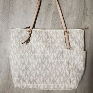Michale Kors Jet Set Tote Bag